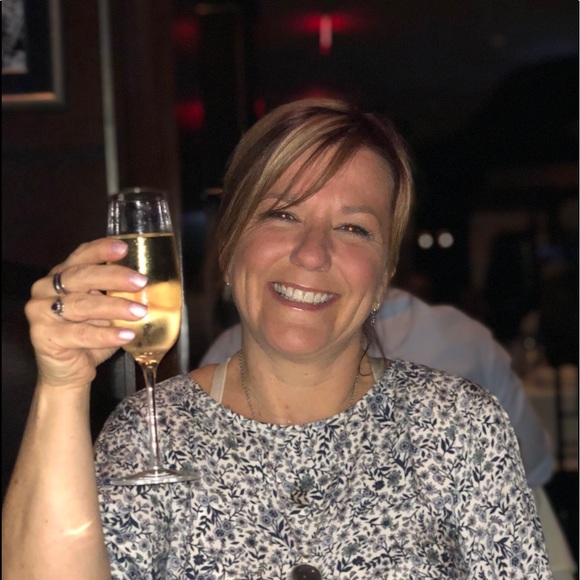 Meet your Posher, Lori Ann - Picture 2 of 3